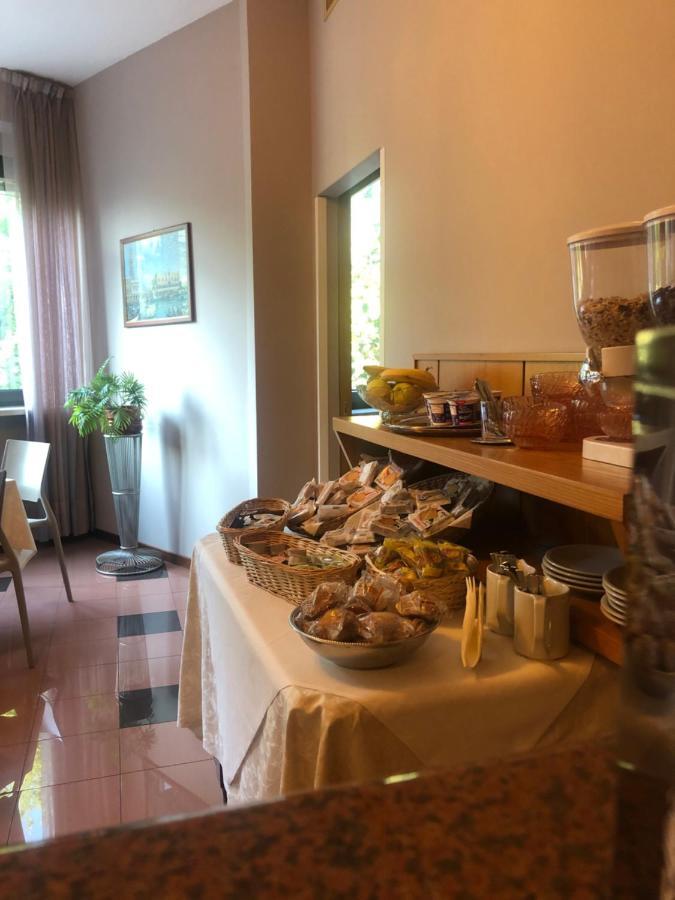 ברשה Albergo Casa Dell'Ospite מראה חיצוני תמונה